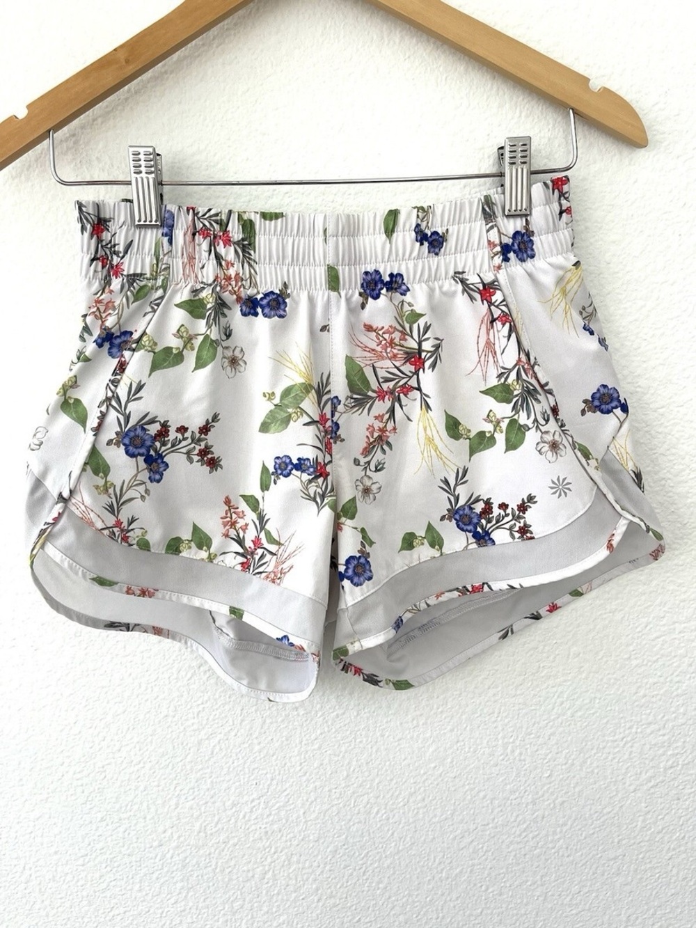 Women’s Athleta Printed Mesh Racer Run Shorts 4” (XS) - Picture 6 of 12
